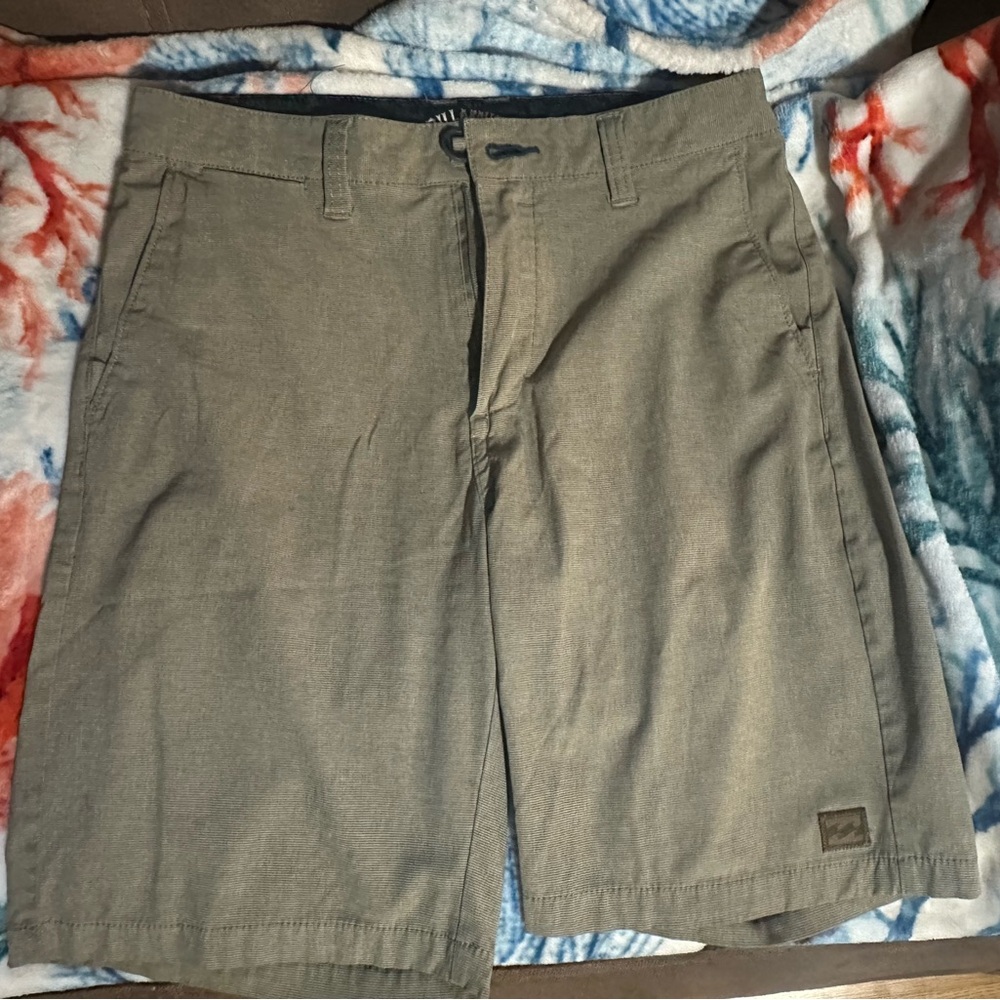 Billabong boys/men shorts size 26